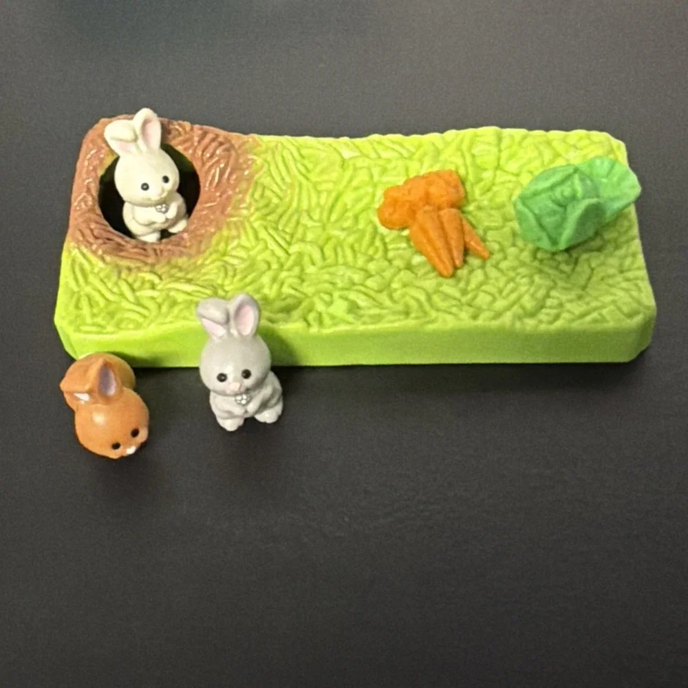 Vtg Kenner 1993 Littlest Pet Shop Baby Bunny Bunnies Rabbit Hole Carrot Patch